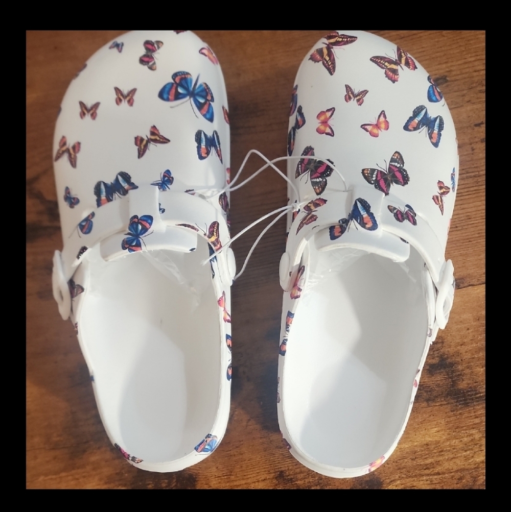 Size 6.5- 7 Women Butterfly Slip-on Shoes - White Cozy, wear everyday Out Or In.